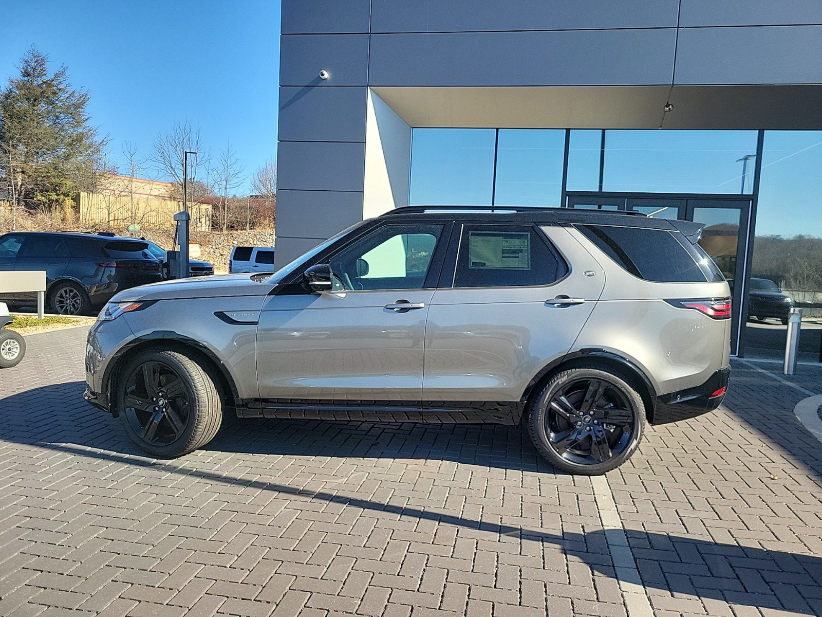 Certified 2025 Land Rover Discovery Dynamic SE AWD/4WD image 9
