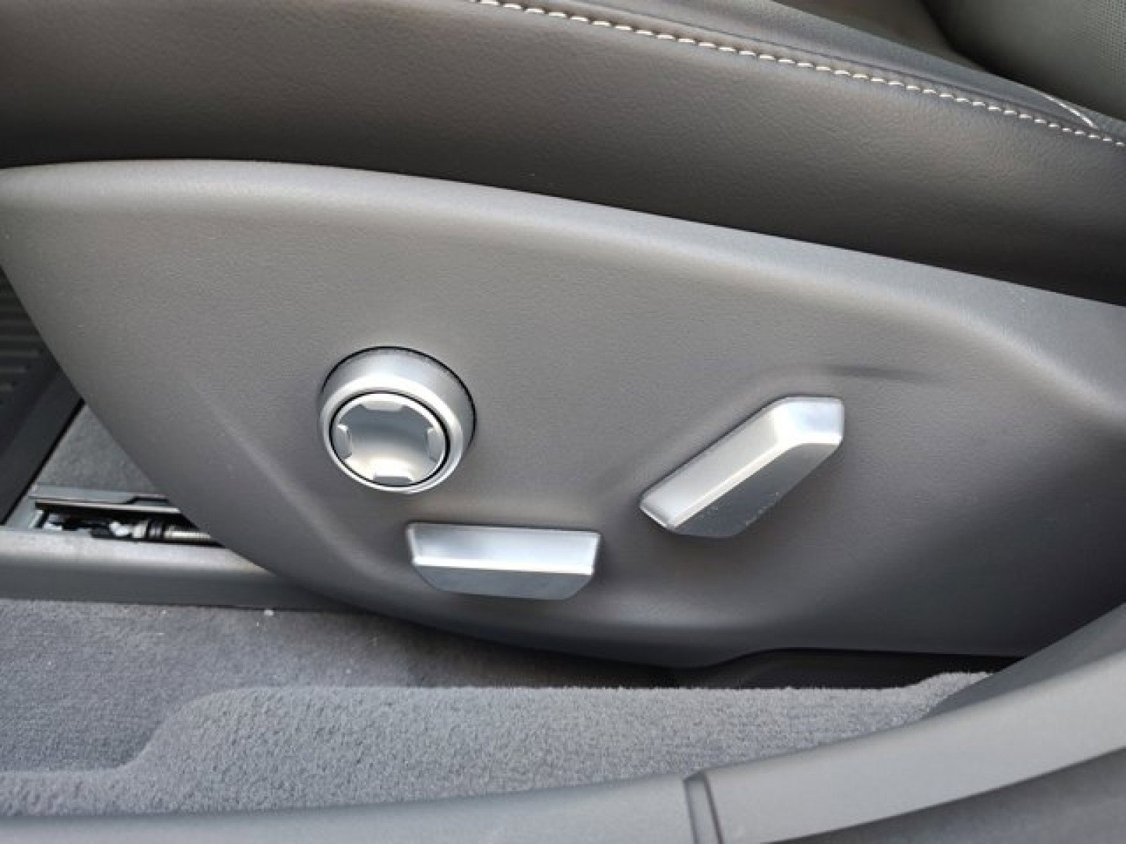 Used 2025 Lucid Air Touring image 12