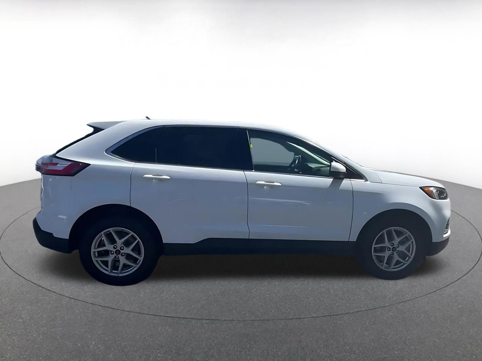 Used 2024 Ford Edge SEL image 16