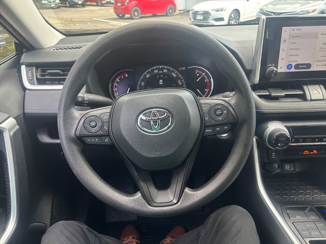 Used 2025 Toyota RAV4 XLE AWD/4WD image 32