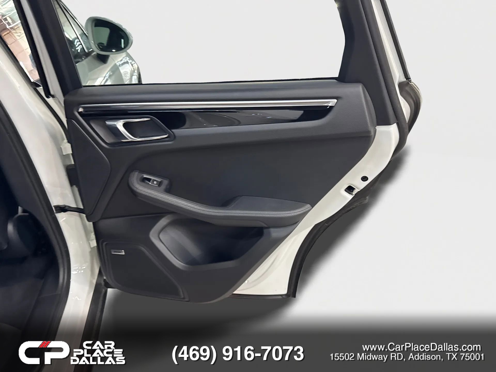 Used 2017 Porsche Macan S image 30