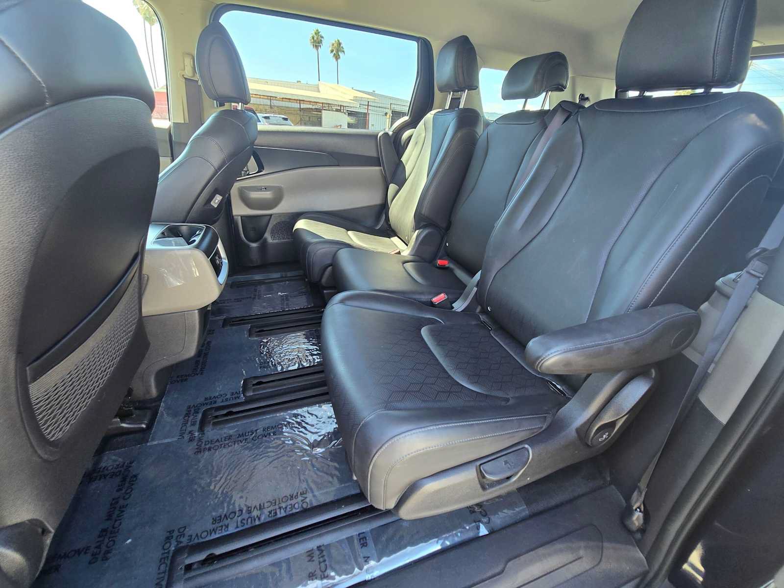 Used 2026 Kia Carnival LXS FWD image 17