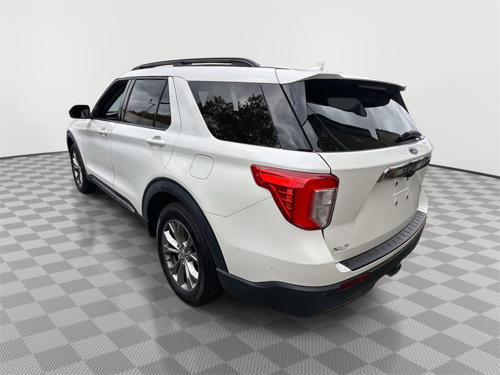 Used 2022 Ford Explorer XLT w/ Equipment Group 202A image 3