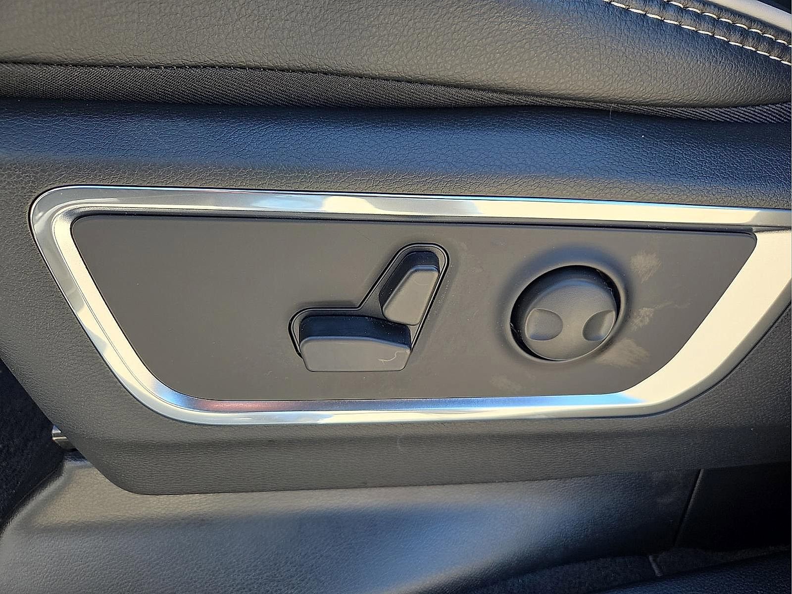 New 2026 RAM 1500 Laramie w/ Night Edition image 15