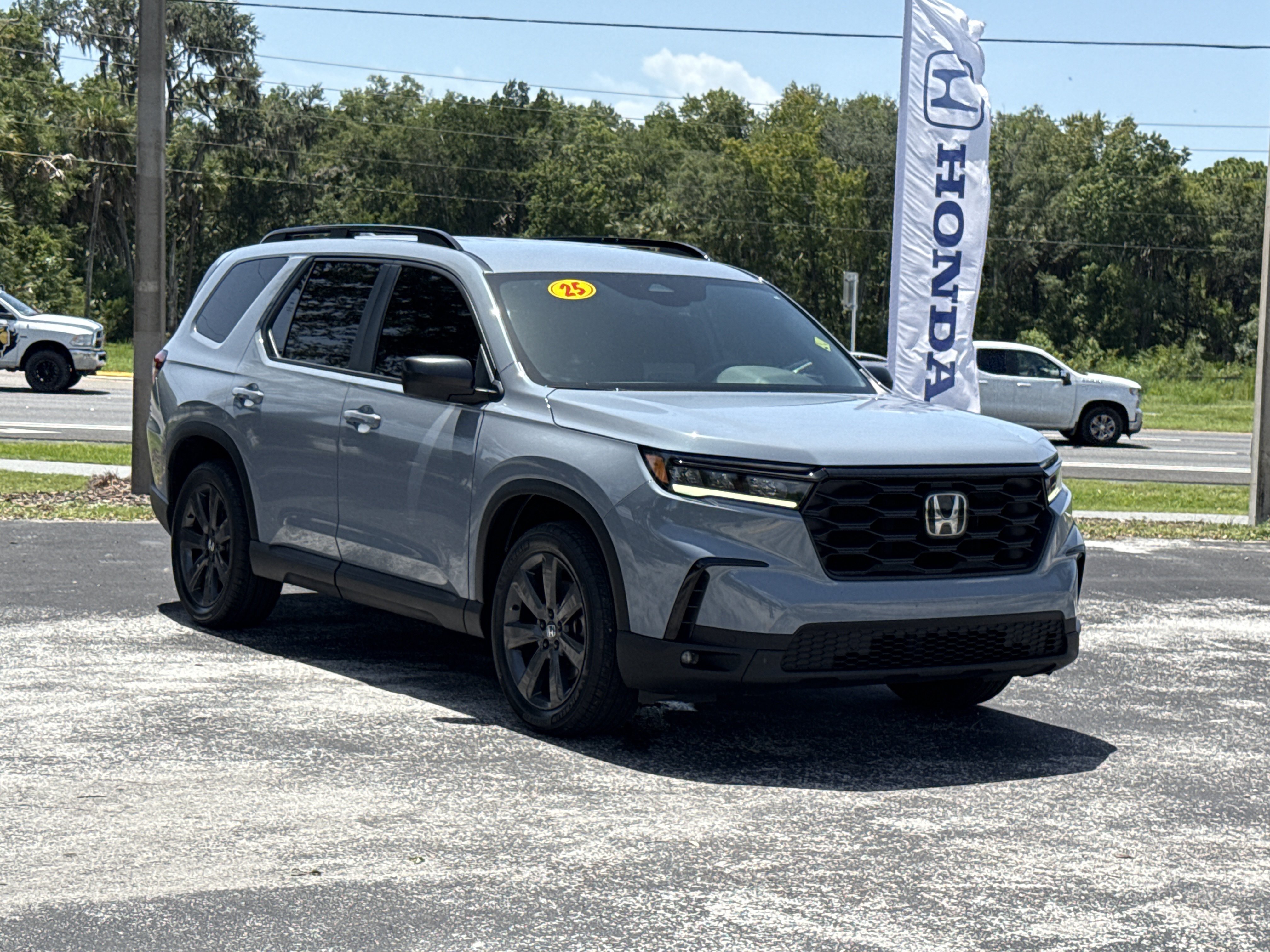 Certified 2025 Honda Pilot Sport image 2