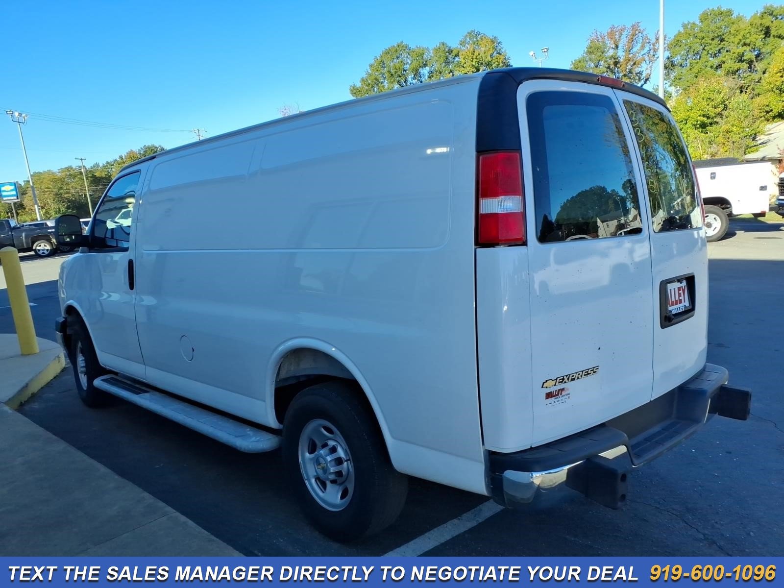 Used 2025 Chevrolet Express 2500 w/ Driver Convenience Package RWD image 4