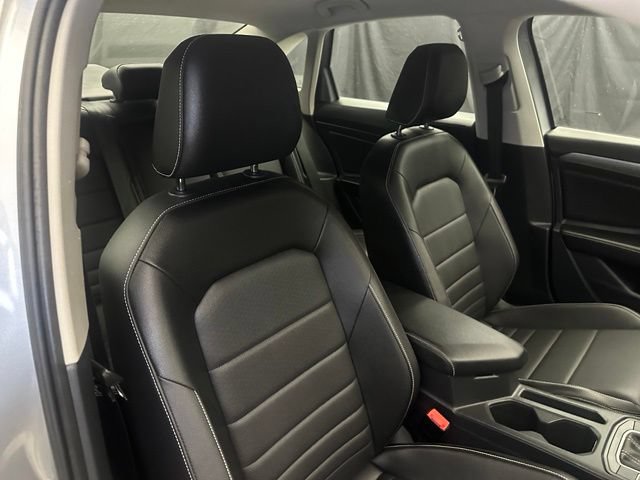 Used 2024 Volkswagen Jetta SE FWD image 16
