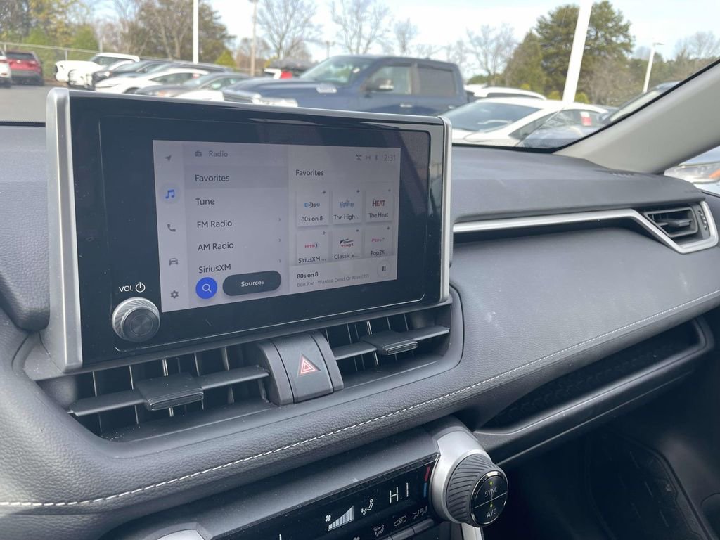 Used 2025 Toyota RAV4 XLE image 38