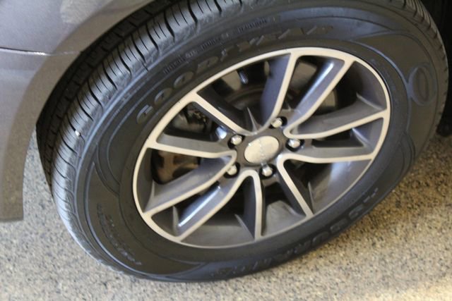 Used 2017 Dodge Grand Caravan SXT image 23