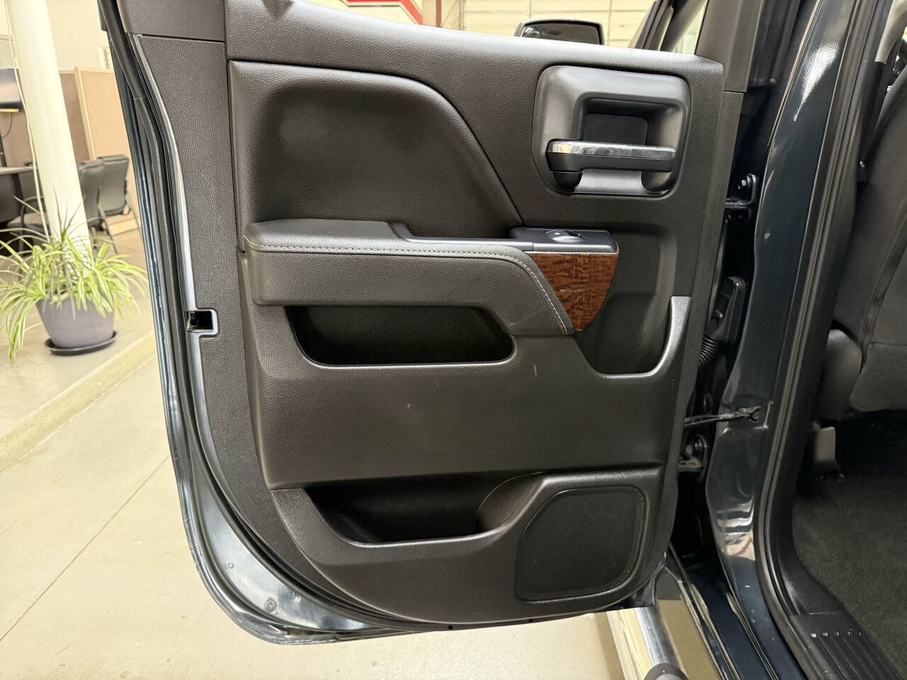 Used 2018 GMC Sierra 1500 SLE w/ SLE Value Package AWD/4WD image 12
