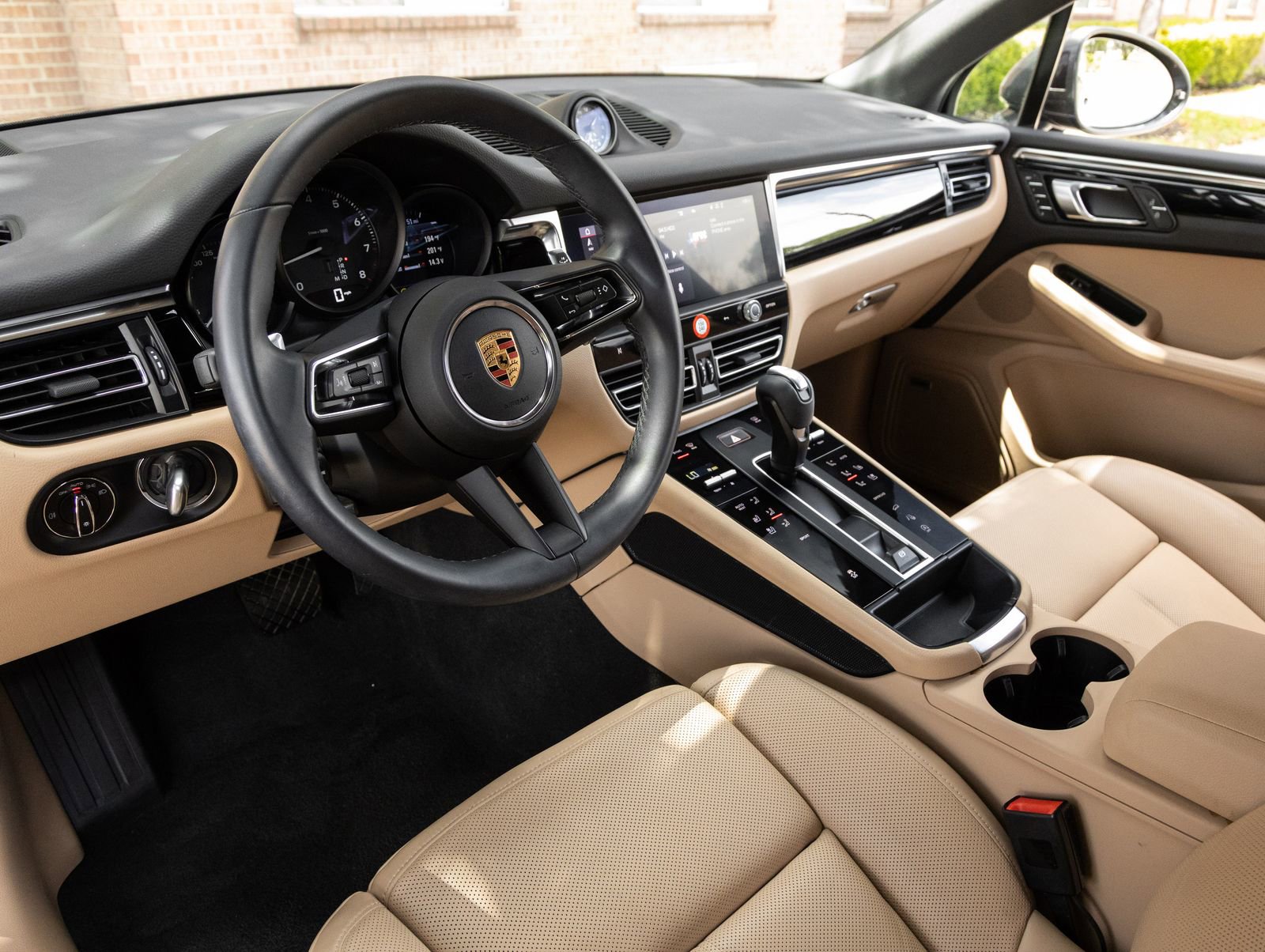 Certified 2023 Porsche Macan AWD/4WD image 4