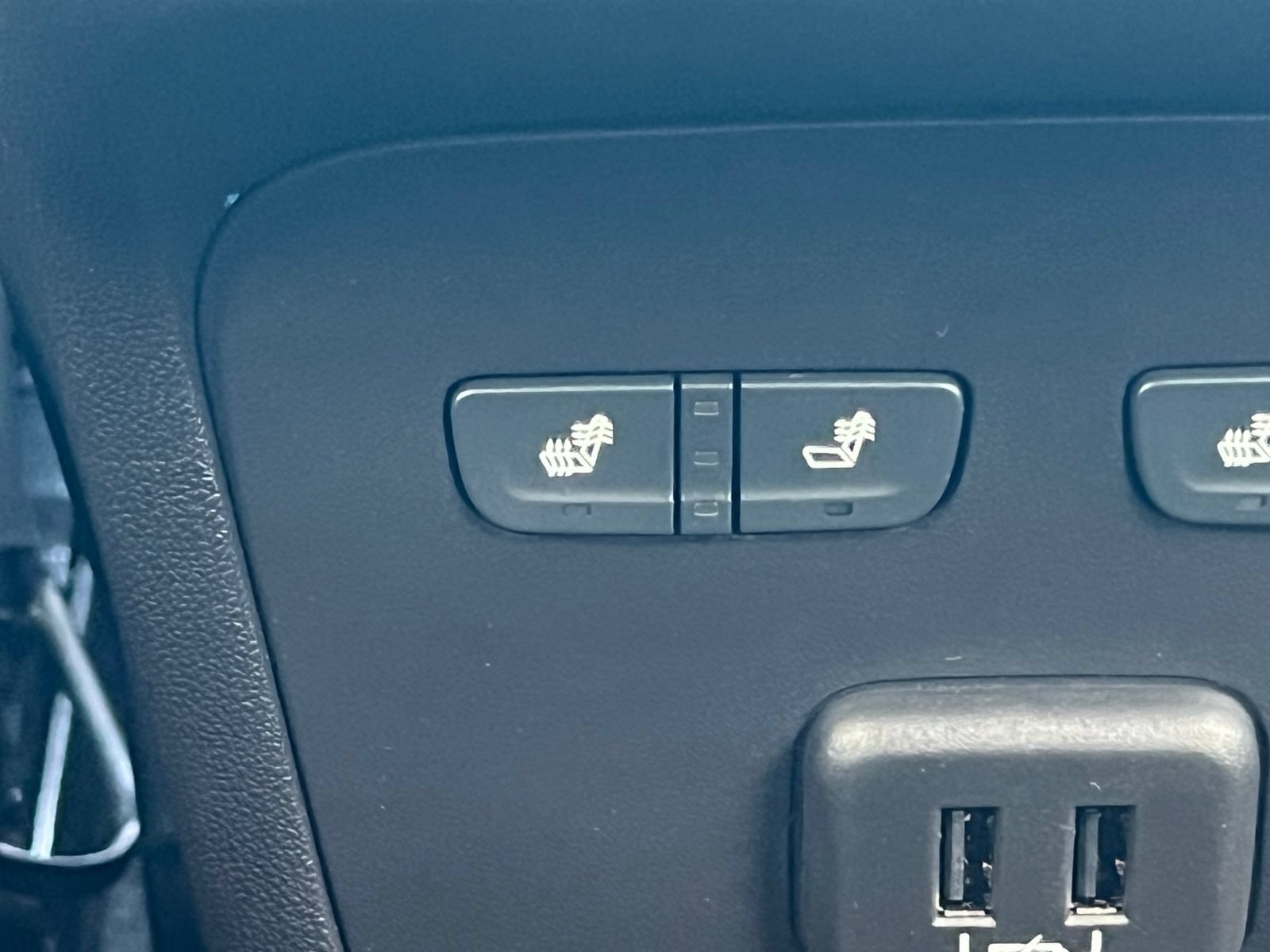 Certified 2024 Chevrolet Equinox Premier FWD image 40
