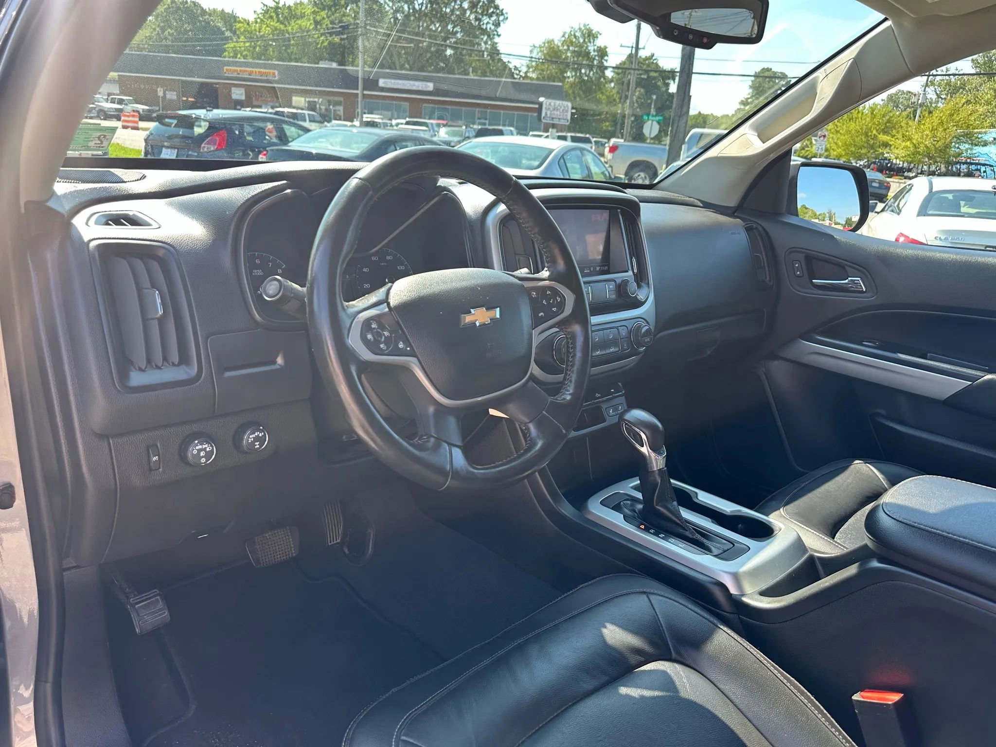 Used 2022 Chevrolet Colorado LT w/ Luxury Package image 14