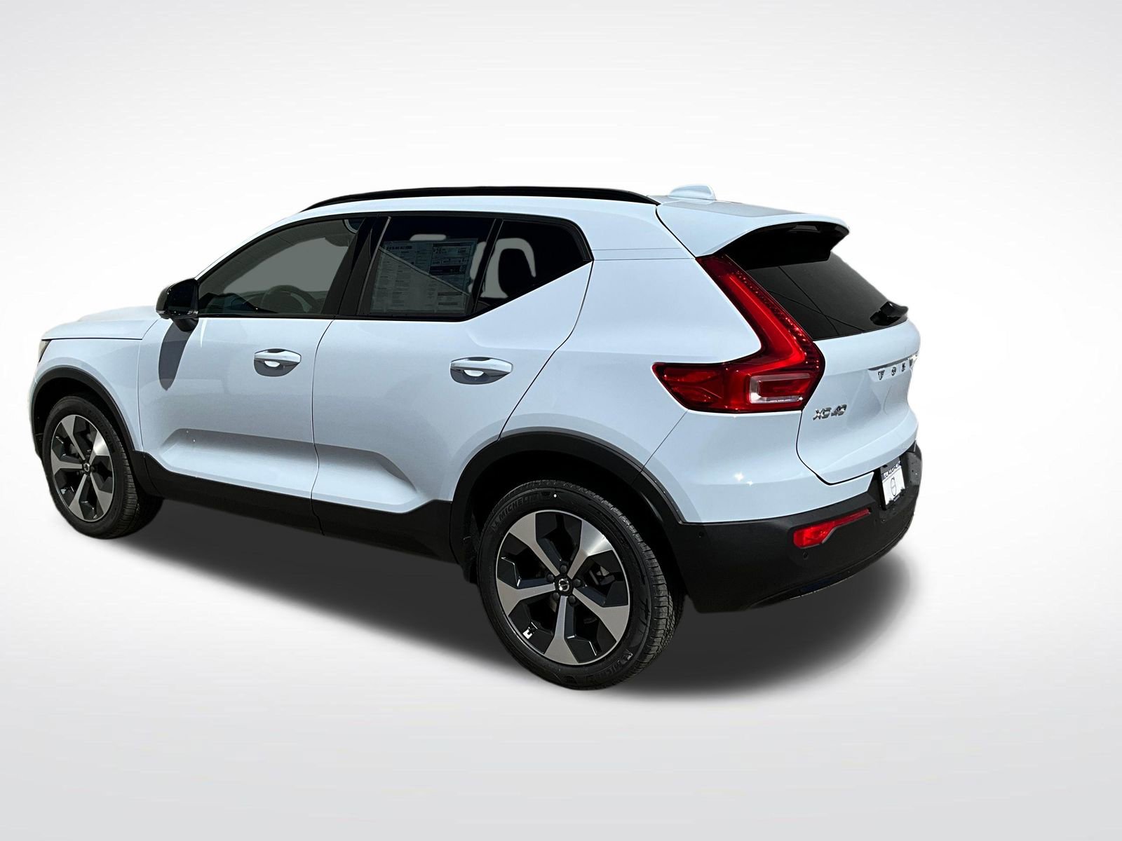 New 2026 Volvo XC40 B5 Plus w/ Climate Package AWD/4WD image 3