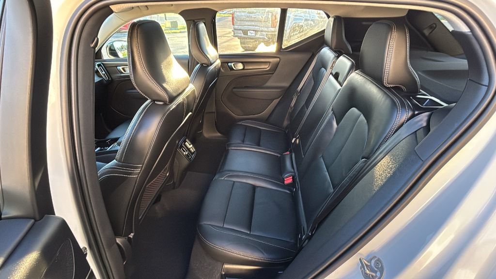 Used 2024 Volvo XC40 B5 Plus w/ Climate Package AWD/4WD image 9