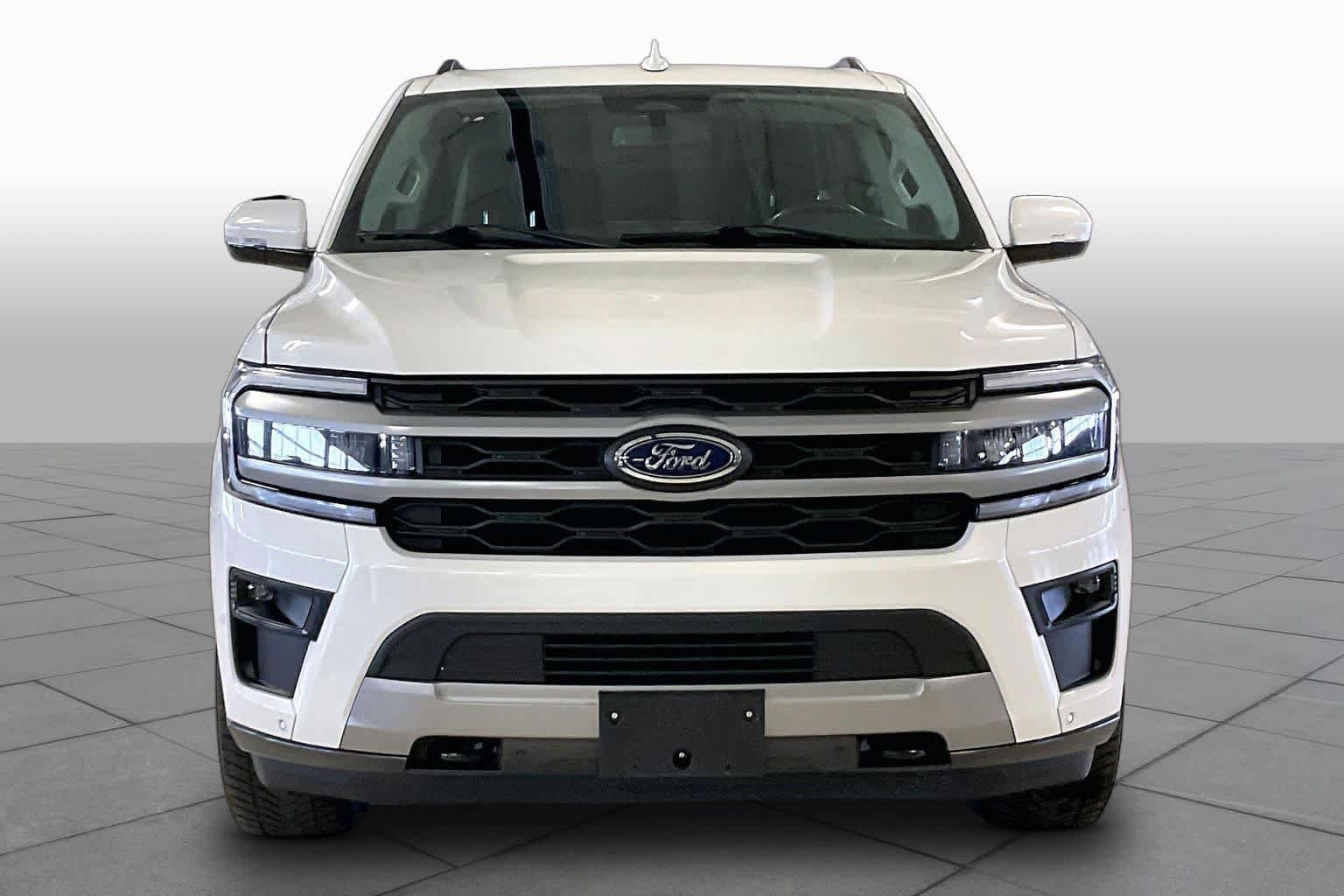 Used 2022 Ford Expedition Max XLT AWD/4WD image 3