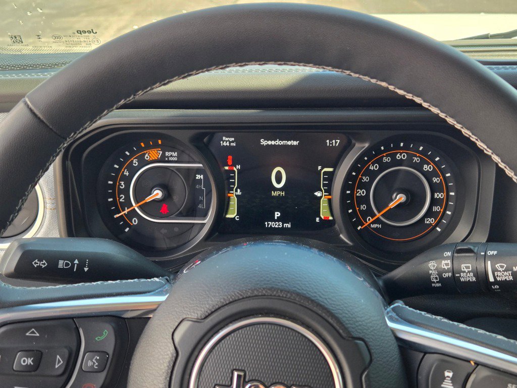 Used 2025 Jeep Wrangler Sahara image 29