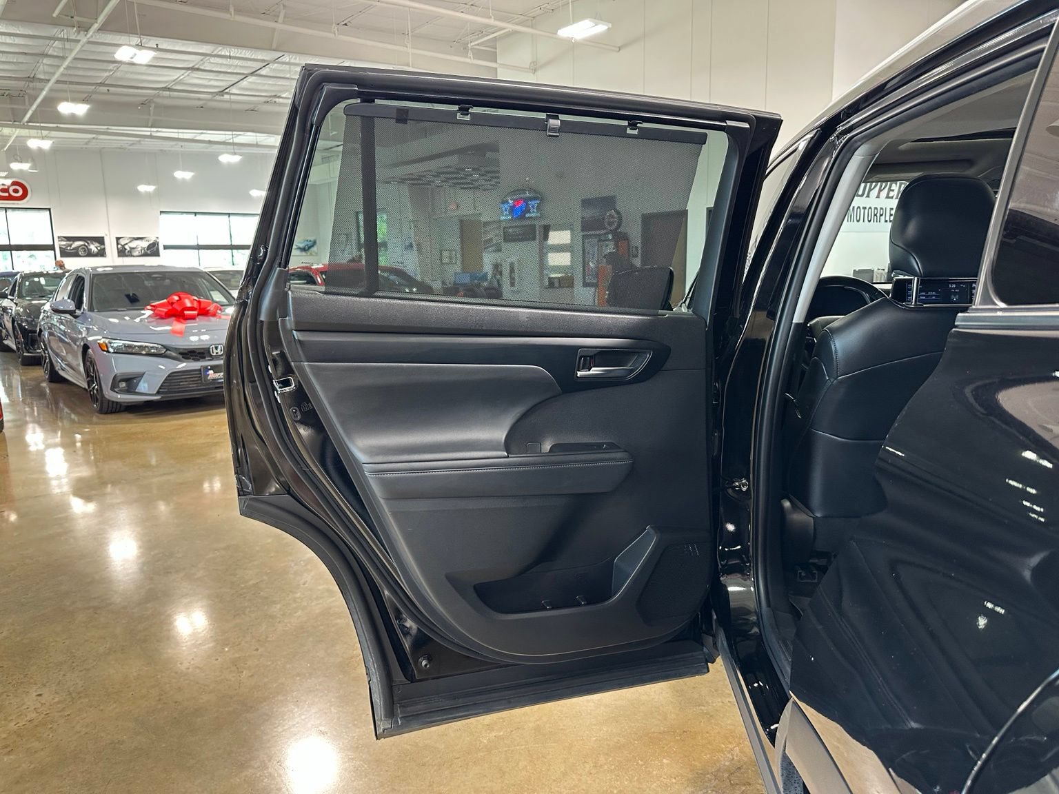 Used 2022 Toyota Highlander XLE FWD image 38