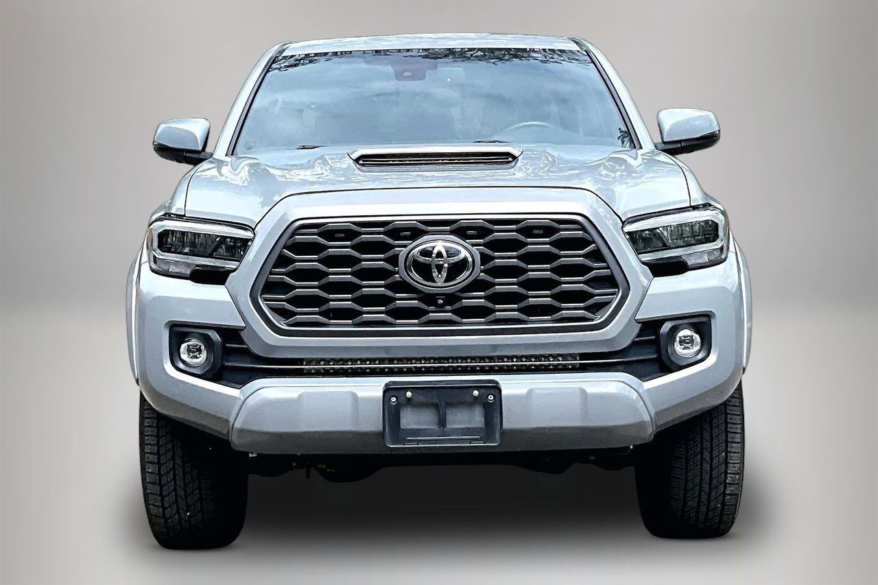 Used 2020 Toyota Tacoma TRD Sport w/ TRD Premium Sport Package AWD/4WD image 3