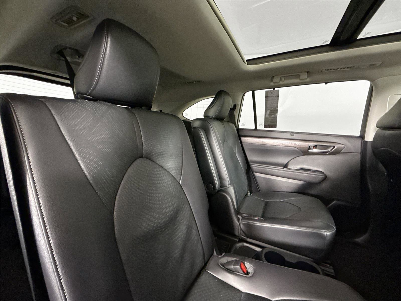 Used 2023 Toyota Highlander Platinum FWD image 44