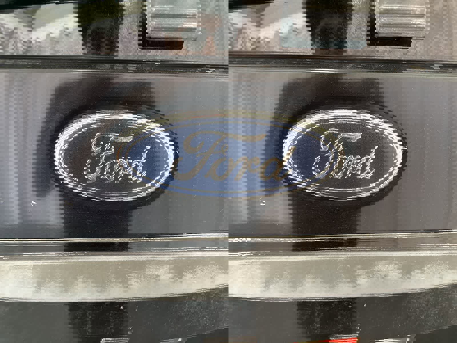 Used 2004 Ford Expedition XLT image 14