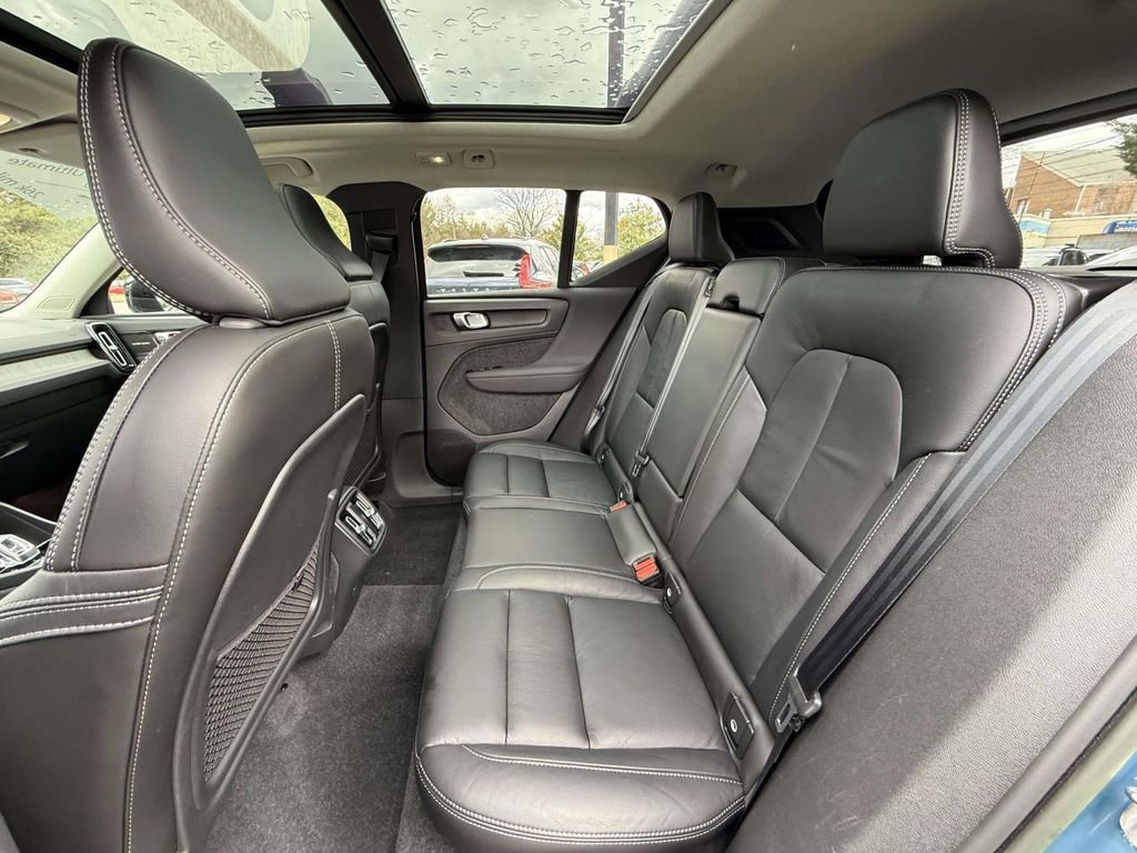 Used 2023 Volvo XC40 B5 Ultimate w/ Protection Package Premier image 19