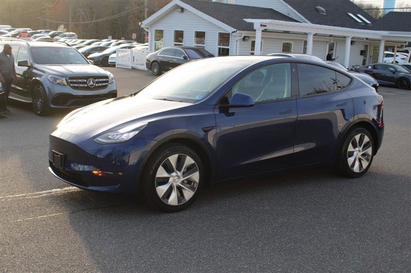 Used 2022 Tesla Model Y Long Range image 3