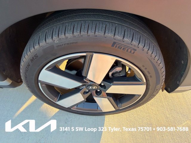 Used 2025 Hyundai Santa Fe Limited FWD image 14