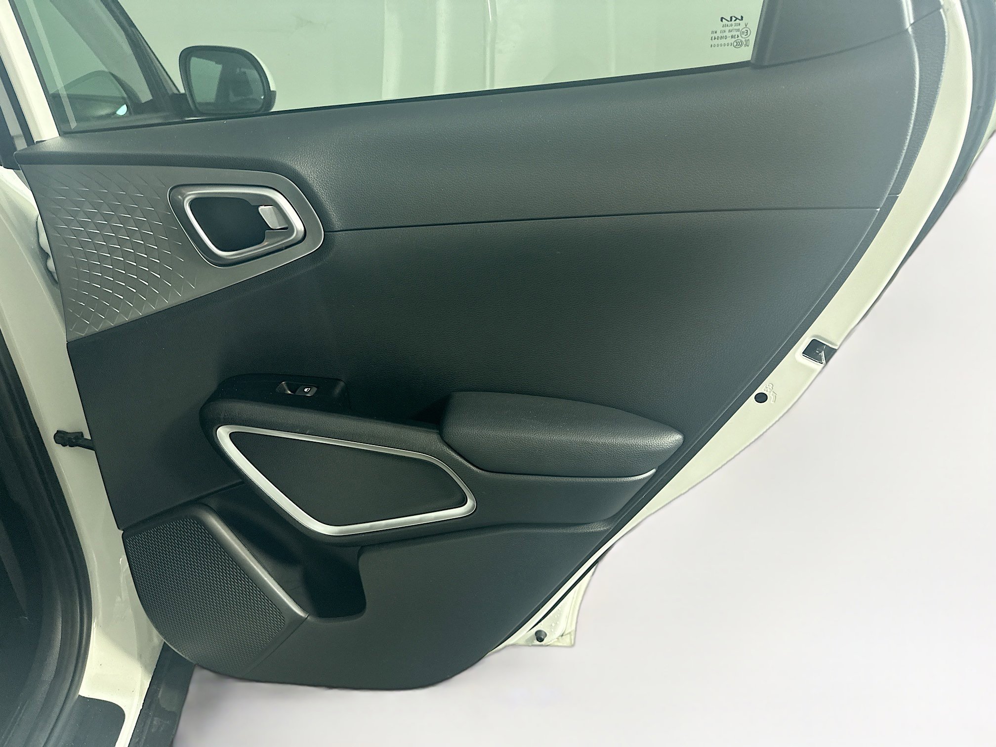 Used 2025 Kia Soul LX w/ LX Technology Package FWD image 30