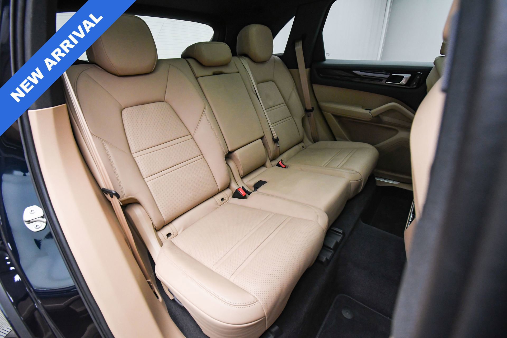 Used 2023 Porsche Cayenne Platinum Edition image 49