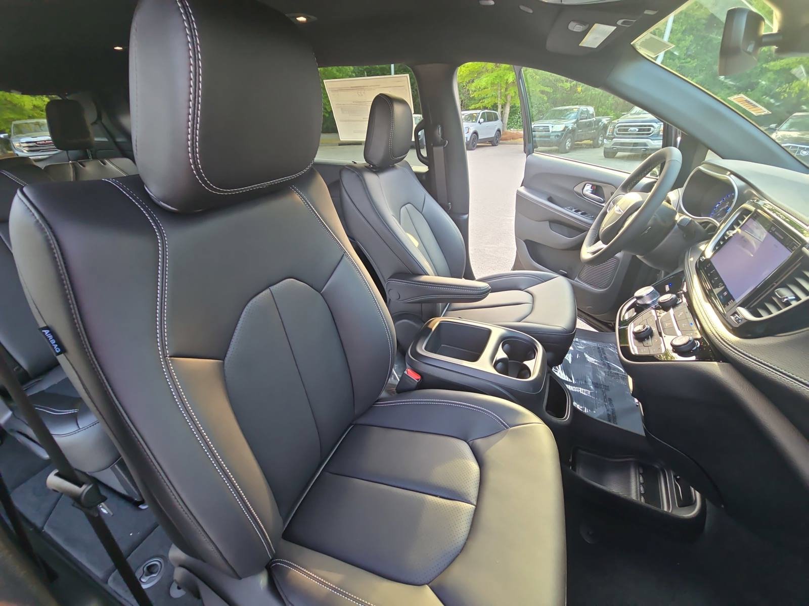 New 2026 Chrysler Pacifica Select FWD image 10