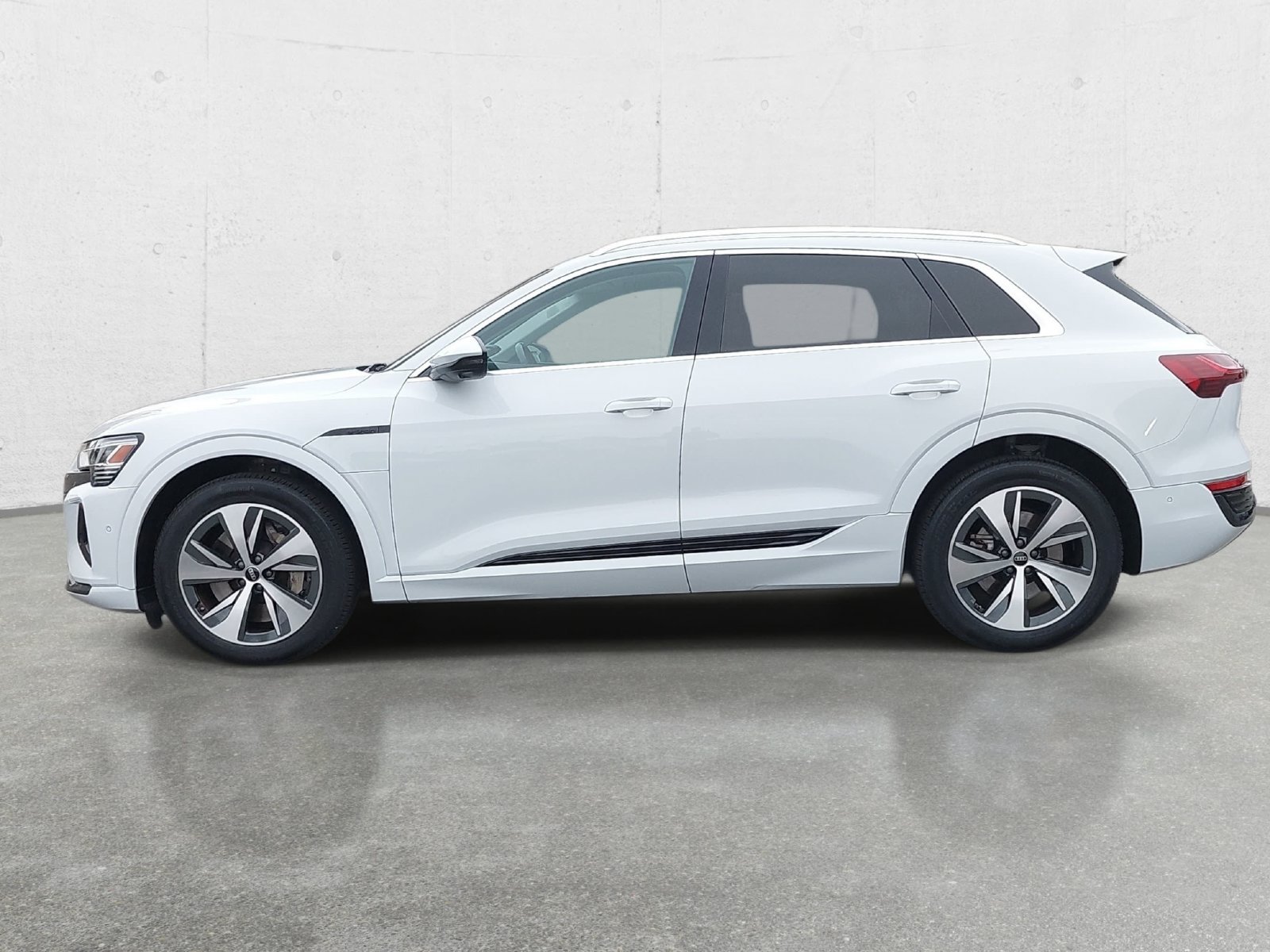 Used 2024 Audi Q8 e-tron Premium Plus w/ Premium Plus Package AWD/4WD image 8