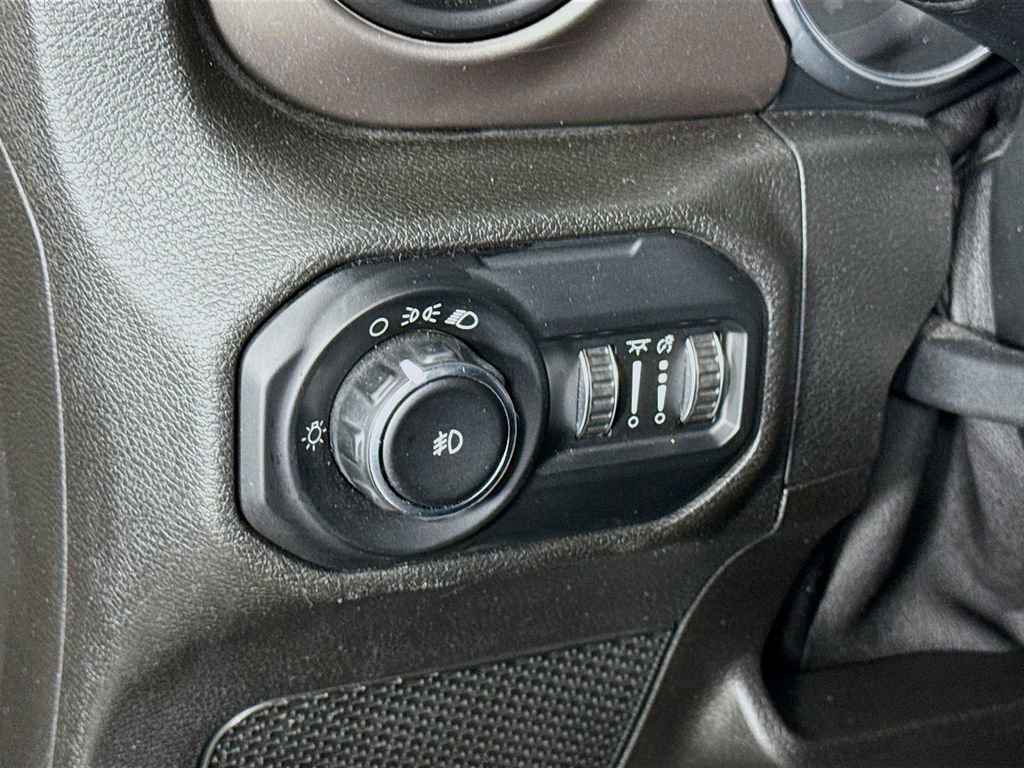 Used 2018 Jeep Wrangler Sport image 17