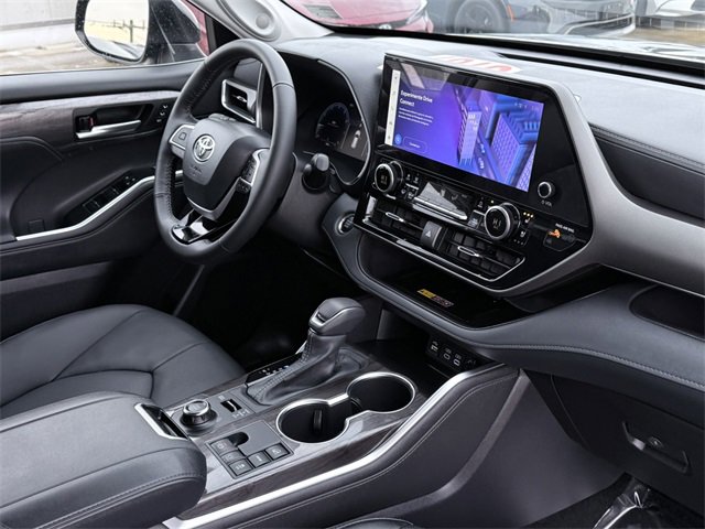 Certified 2025 Toyota Highlander Limited image 10