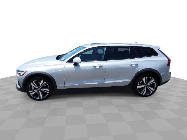 Used 2025 Volvo V60 B5 Cross Country Plus