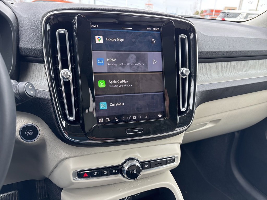 Used 2023 Volvo XC40 B4 Ultimate image 16