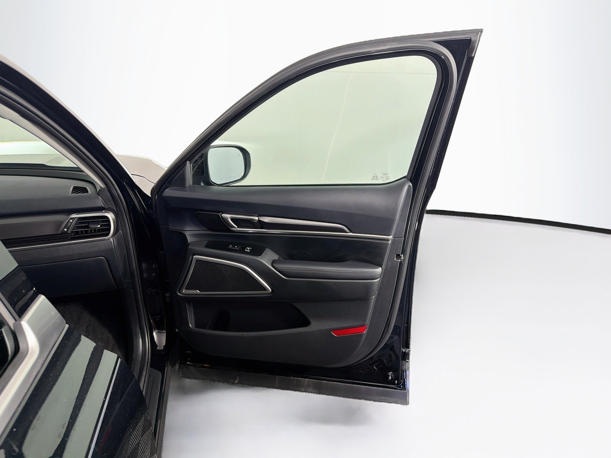Used 2025 Kia Telluride LX FWD image 34