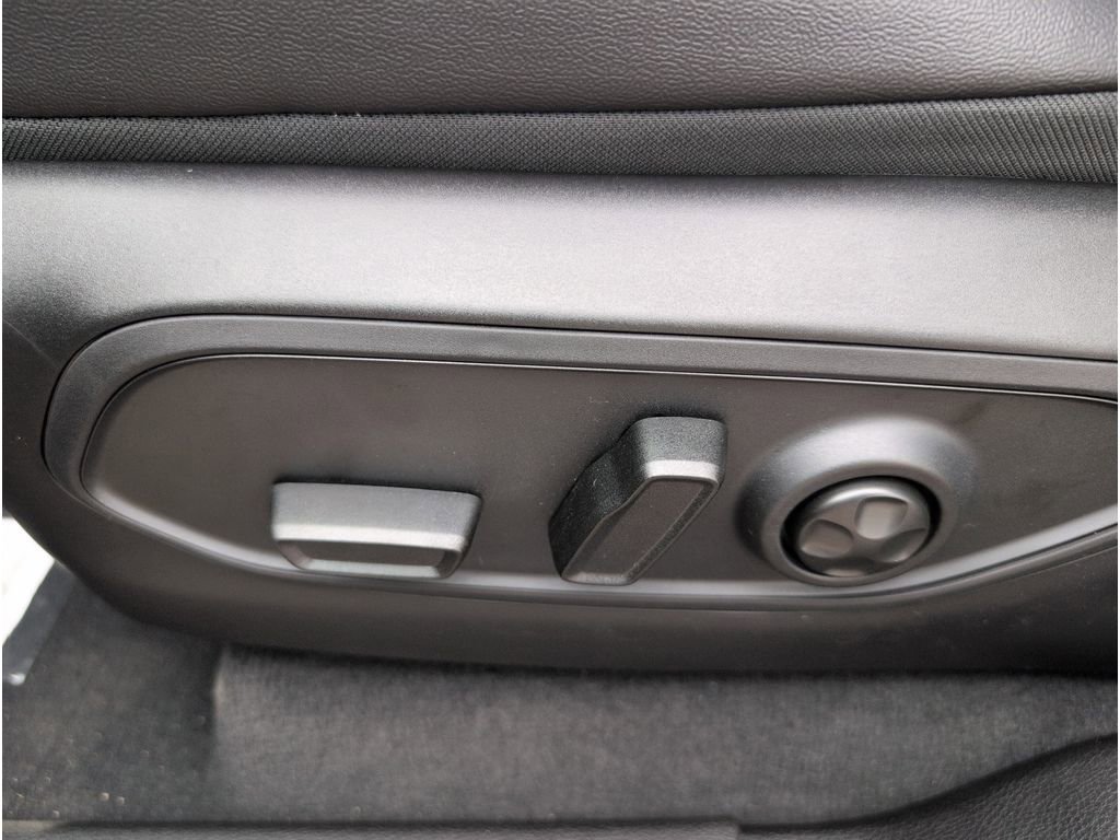 New 2025 Jeep Grand Cherokee Altitude image 11