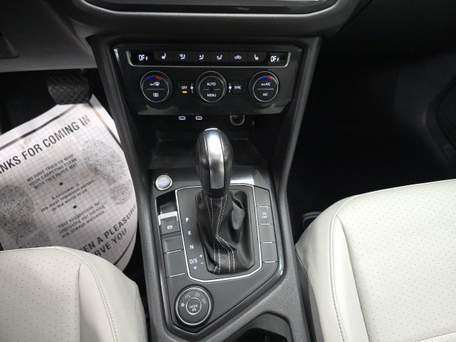 Used 2021 Volkswagen Tiguan SE w/ Panoramic Sunroof Package image 18
