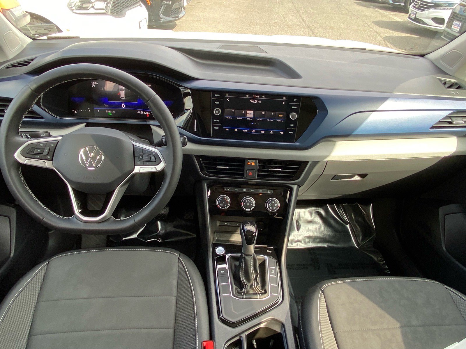 Certified 2023 Volkswagen Taos SE FWD image 12