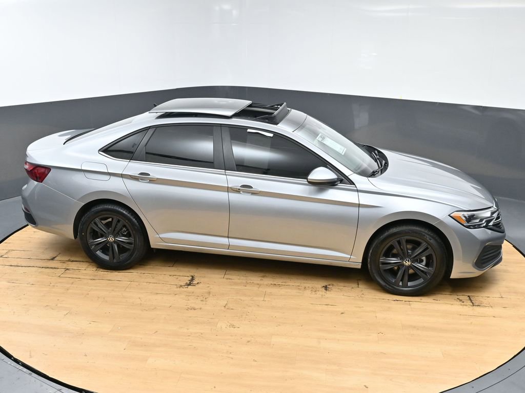 Used 2023 Volkswagen Jetta SE w/ Panoramic Sunroof Package image 46