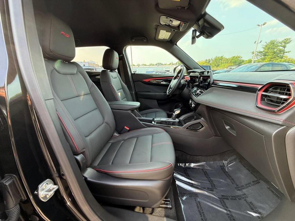 Used 2025 Chevrolet TrailBlazer RS w/ Convenience Package FWD image 26