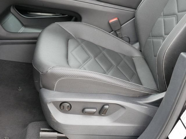 Certified 2025 Volkswagen Atlas Cross Sport SE FWD image 14