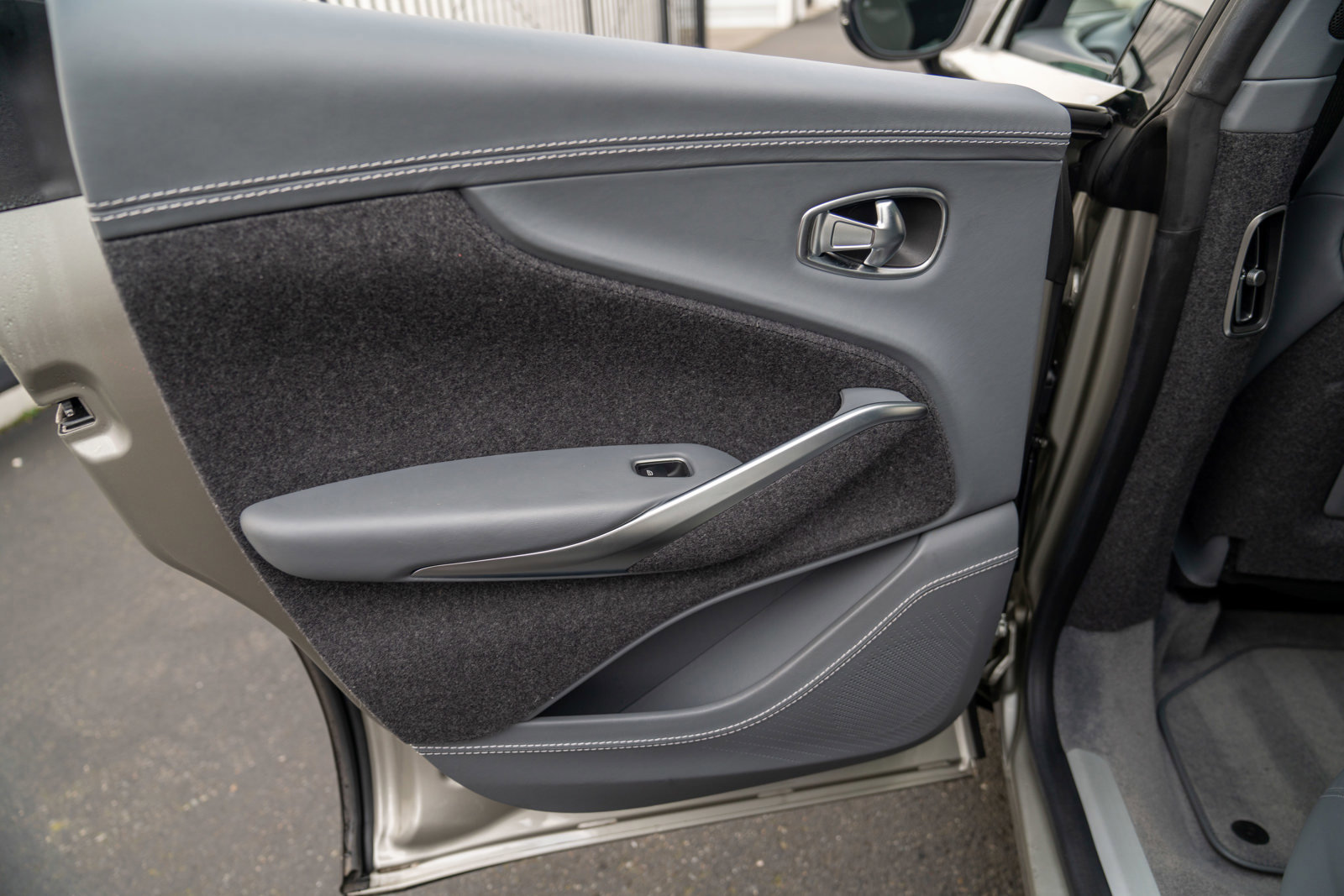 Used 2021 Aston Martin DBX image 26