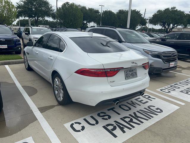 Used 2016 Jaguar XF Premium RWD image 2
