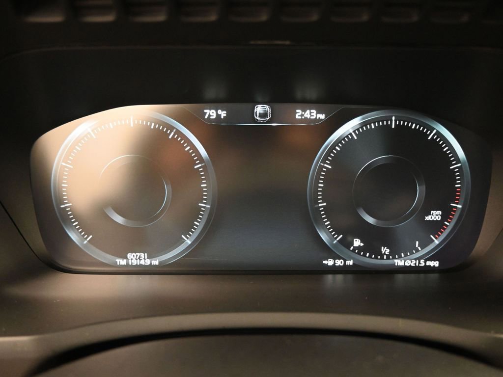 Certified 2022 Volvo XC90 T6 Momentum image 12