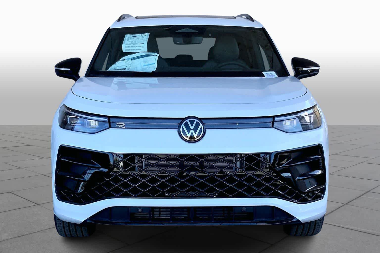 Used 2026 Volkswagen Tiguan SE R-Line FWD image 3