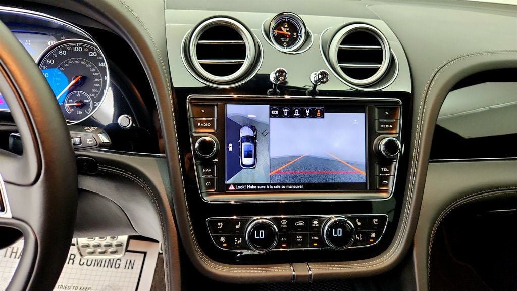 Used 2018 Bentley Bentayga AWD/4WD image 21