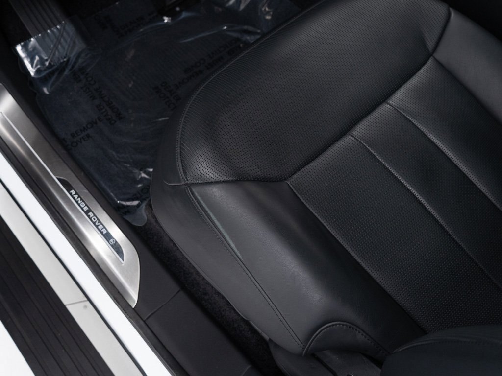 Used 2023 Land Rover Range Rover SV image 12