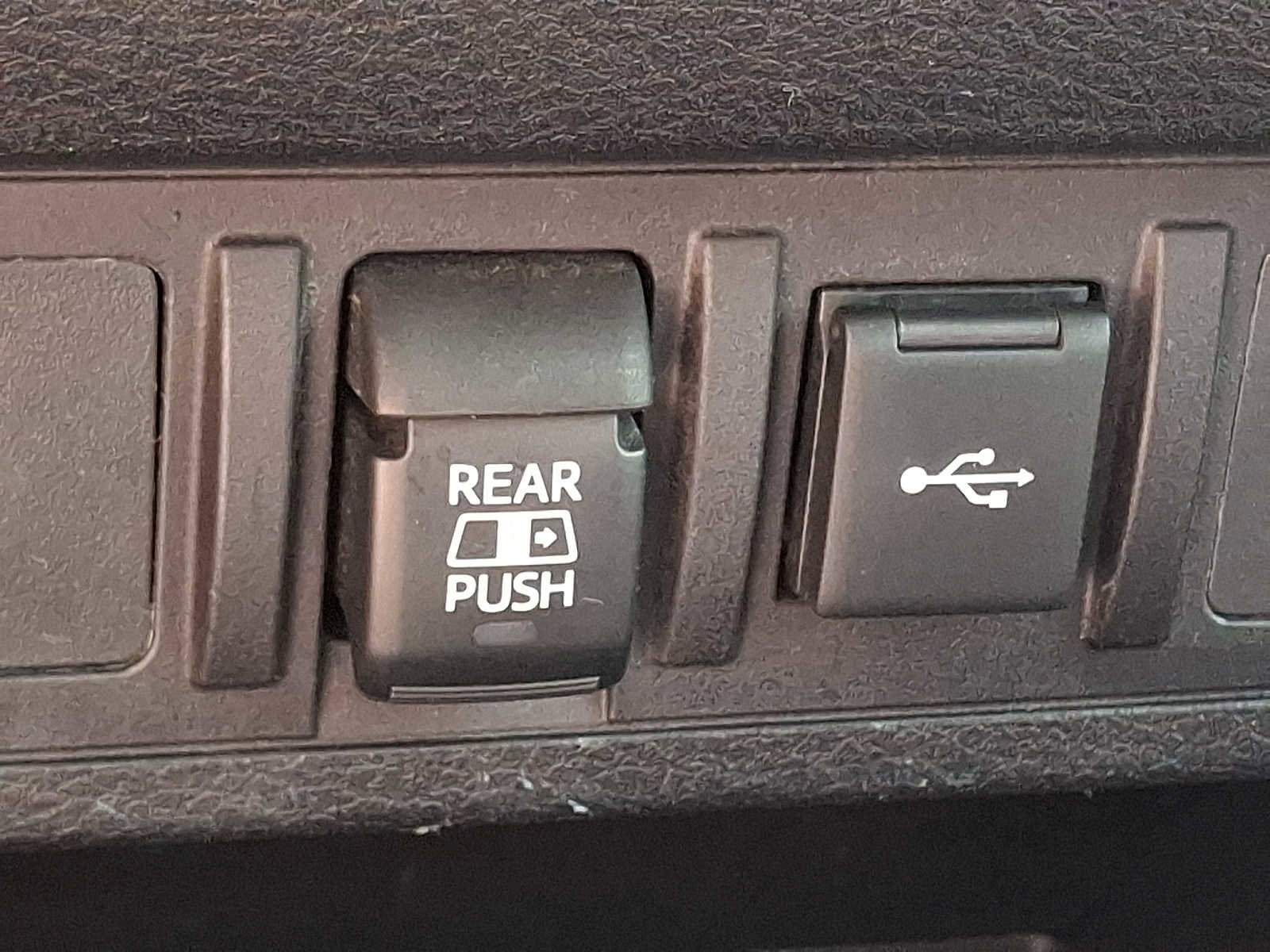 Used 2020 Toyota Tacoma SR5 image 27